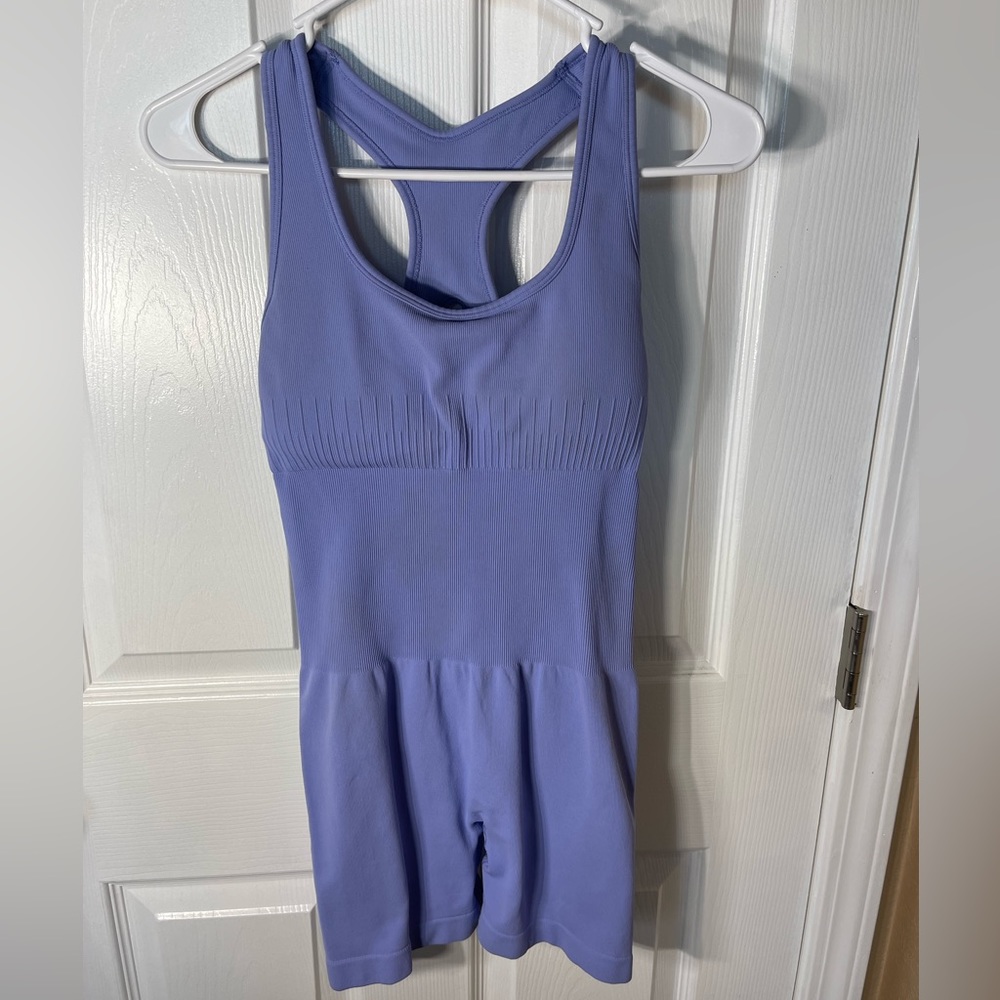 Active wear size small Aurora